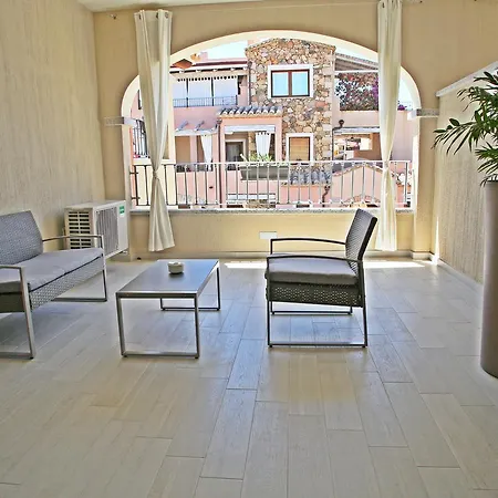 Regina Simius Otel