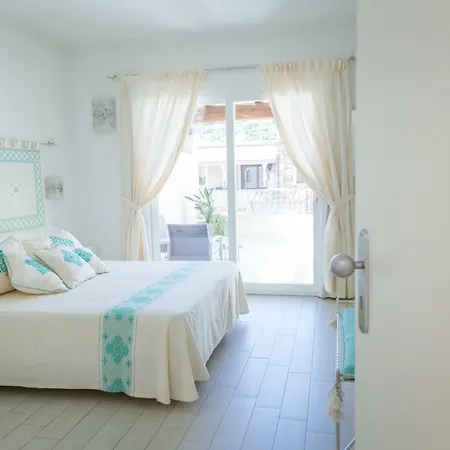 Regina Simius Otel
